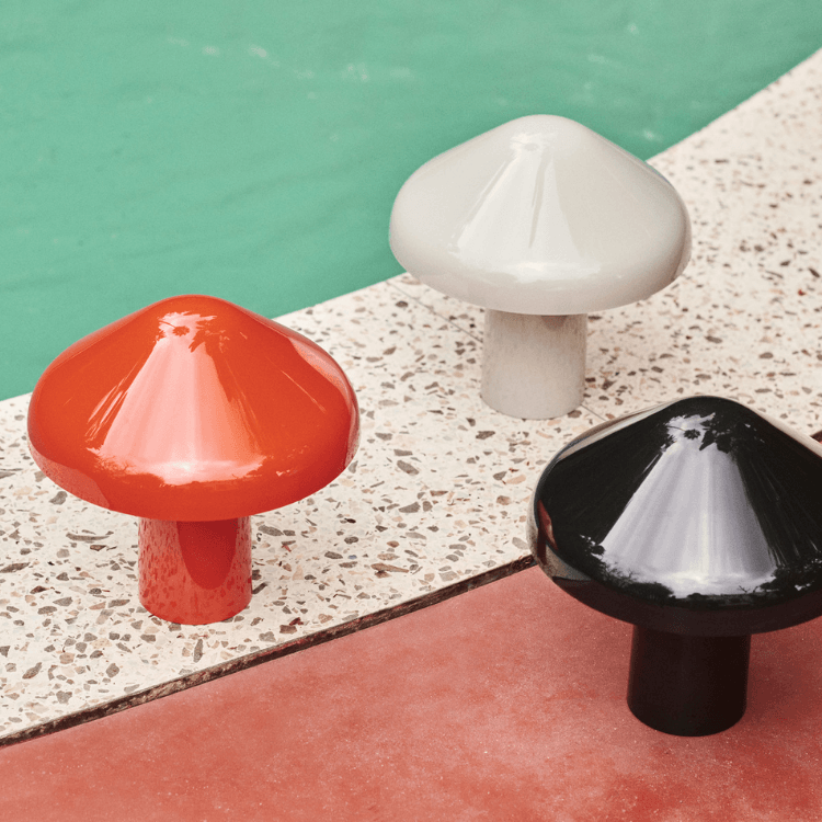 Pao portable lamp, mushroom-shaped design, red, white, and black colors, indoor lighting, modern aesthetic.