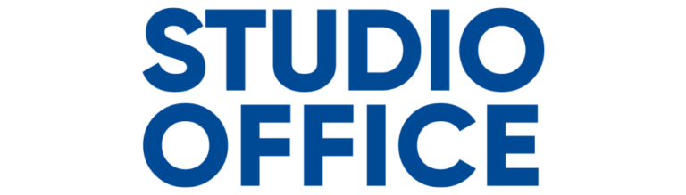 Μπλε λογότυπο με την επιγραφή STUDIO OFFICE σε δύο γραμμές.