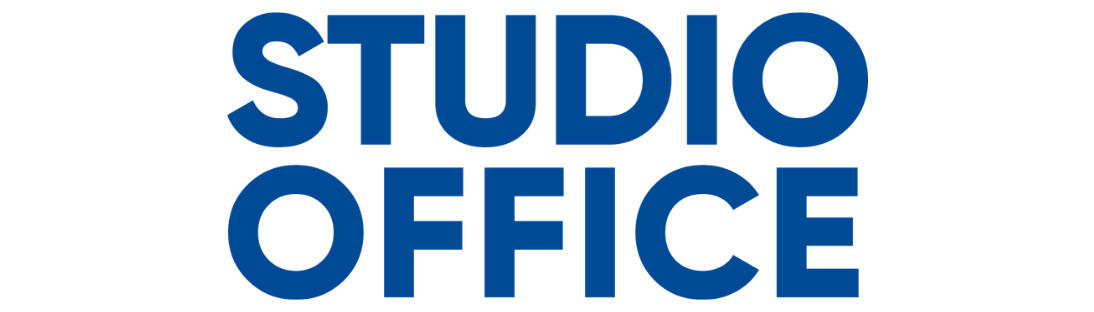 Μπλε λογότυπο με την επιγραφή STUDIO OFFICE σε δύο γραμμές.